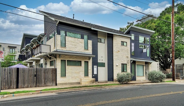 Central Austin Condo - great floorplan for guest with 2 bedrooms, 2.5 baths!