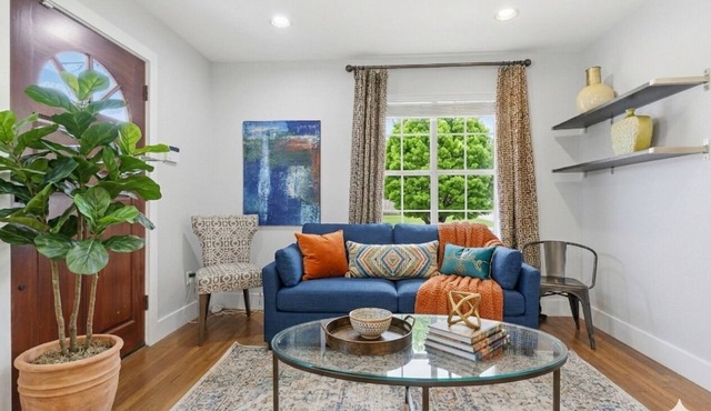 Central Austin Family Home ❤️ Southern Charm Walk to Coffee & Green Spaces