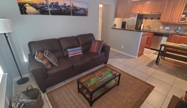 Central Austin - Hyde Park 1 Bed/Bath Pool WIFI Laundry. Ideal long term stay.