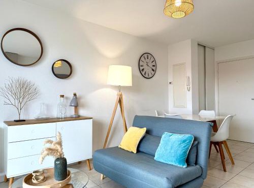 Central, Balcony, Private parking