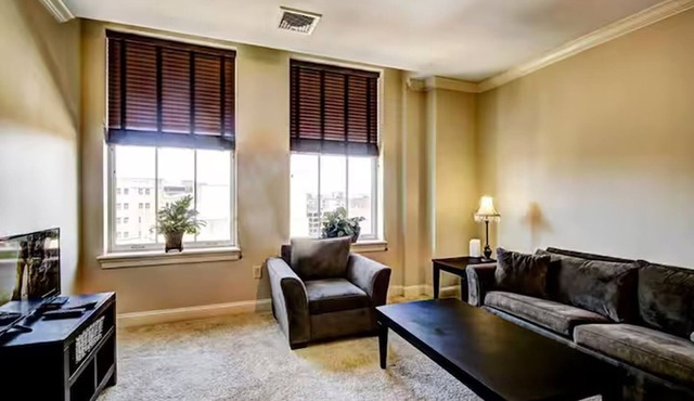 Central Baltimore Condo Walk to Arena & Dining