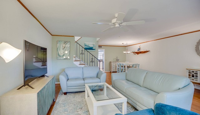 Central Beach 2 BR under the oaks on Cardinal Drive; 2 min, walk to beach
