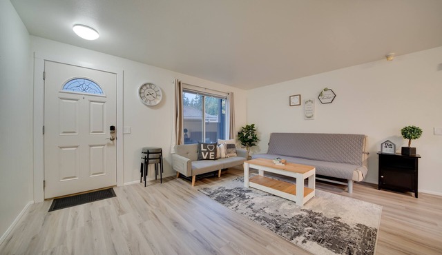 Central Bellevue North Suite Near Downtown & I-90