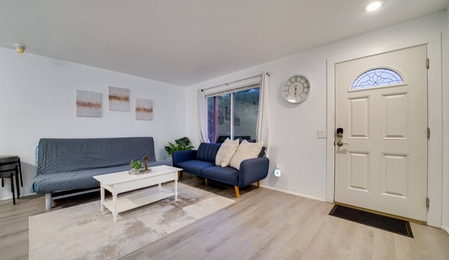 Central Bellevue South Suite Near Downtown & I-90
