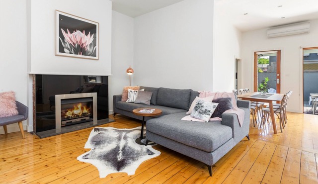 Central Bendigo Cottage, family and pet friendly, walk to everywhere!