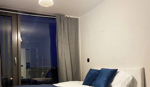 Central Birmingham Luxury 2 Bedroom Apartment with Fast WiFi and Games Table