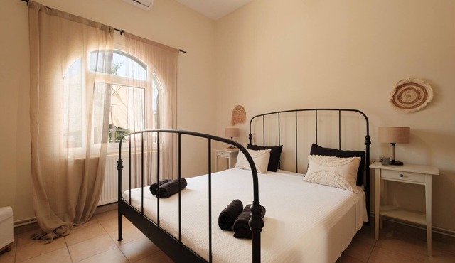 Central Boho Apartment by Konnect, Ipsos