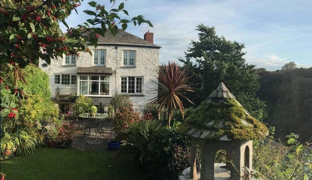 Central Boscastle studio flat