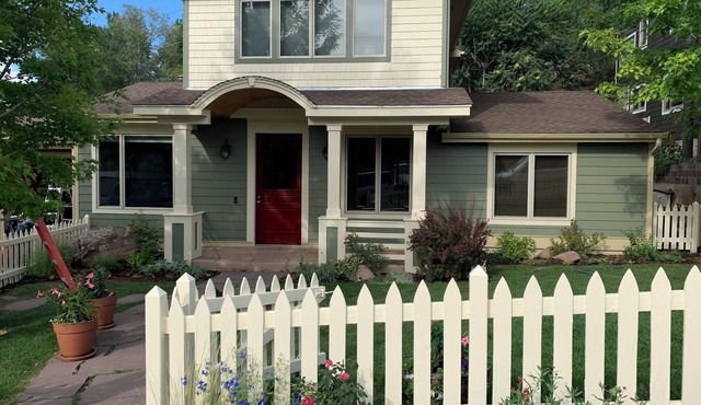 Central Boulder - Views and short walk to downtown or CU!