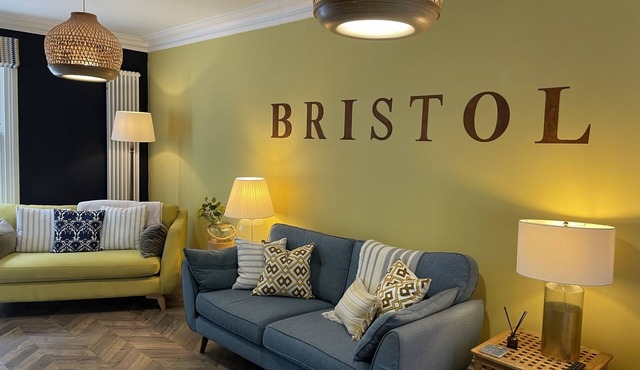 Central Bristol Townhouse with Harbour Views