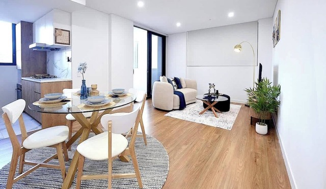 Central Burwood 2Beds Walk to Westfield & Train
