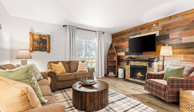 Central Cabin Condo - Walk-In!