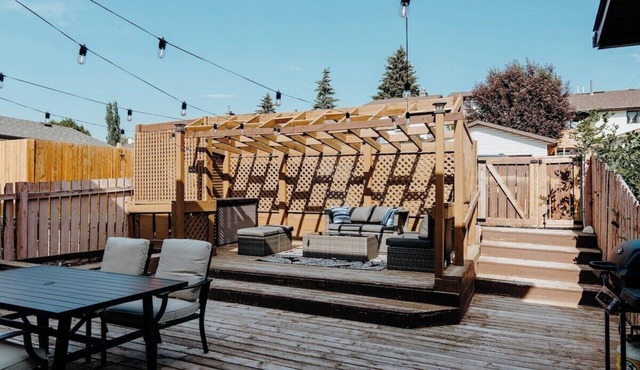 Central Calgary & Nearby Mountain Escape - 4 Beds