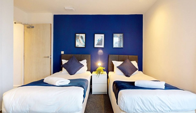 Central Cardiff Penthouse With Roof Terrace & City View