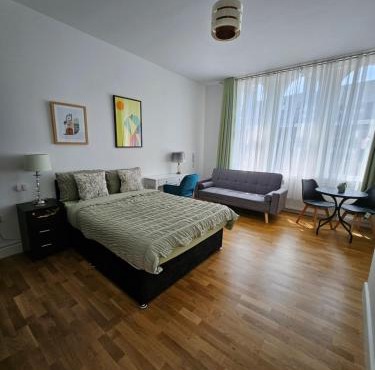 Central Chambers Suites - Suite 1