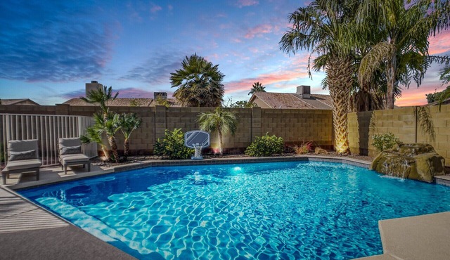 Central Chandler: Heated Pool & Ping Pong