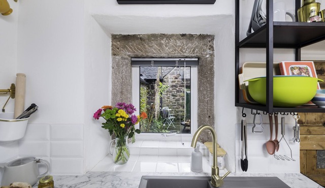 Central Characterful Grade II Listed Mill Worker Cottage Sleeps 5