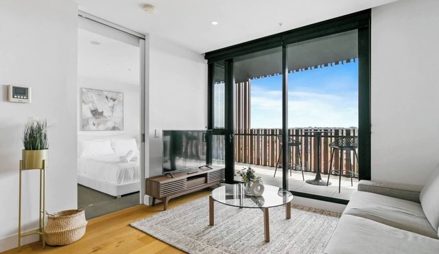 Central Charm Located in the Heart of Ivanhoe