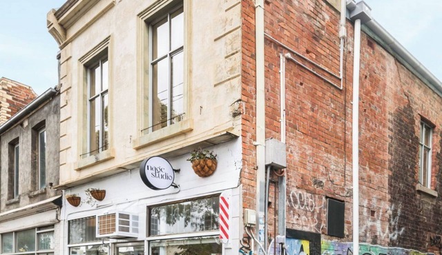 Central Chic & Cool Carlton Apartment on Elgin St.
