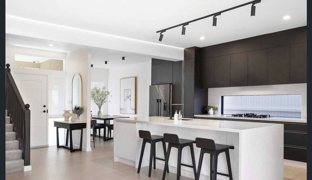 Central Coast - Luxurious Beach House 400m walk to Beach & Cafes