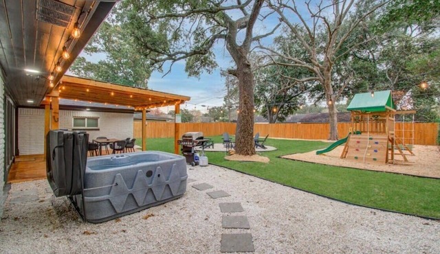 Central Convenience x Modern Luxury - Heart of Houston