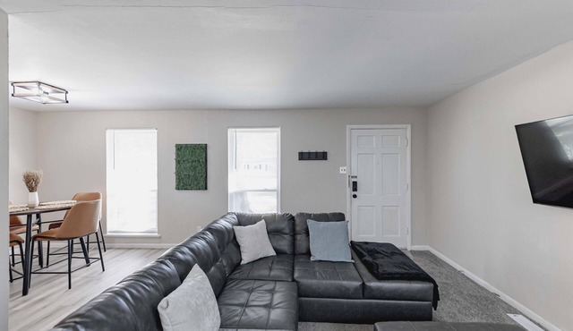 Central, Convenient and Cozy 2BR, 1B Home in a Quiet St. Louis Neighborhood.