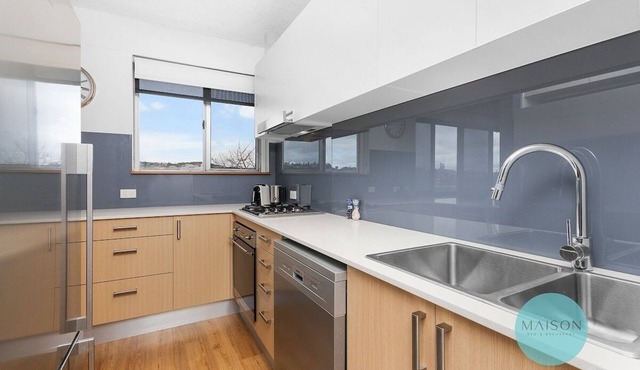 Central Cooks Hill Apartment