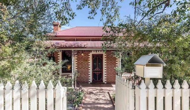 Central, cosy and private Wyse Cottage