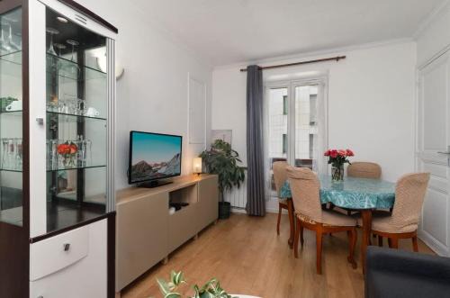 Central & Cosy Parisian Style Apartment