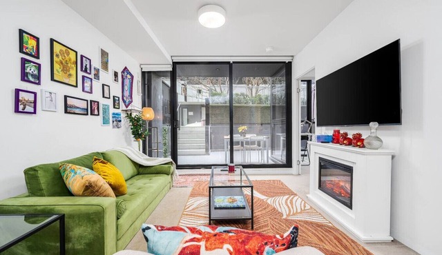 Central Cosy Private Hideaway with Pool & Gym