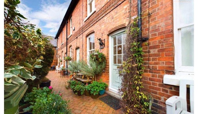 Central Cottage With Parking By Cheshire Escapes