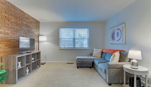 Central & Cozy 1BR near Hall of Fame/Airport