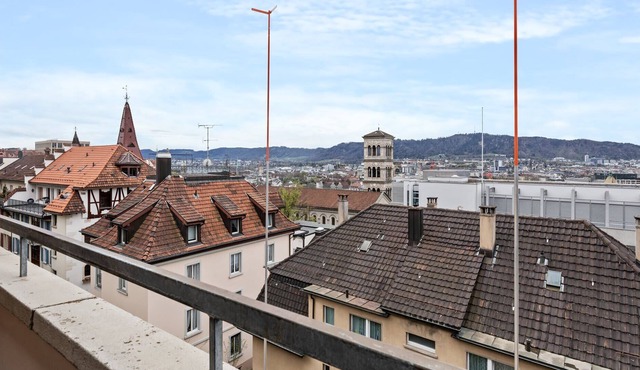 Central & cozy flat overlooking the city