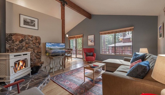 Central & Cozy Pet-Friendly Cabin w Fenced In Yard