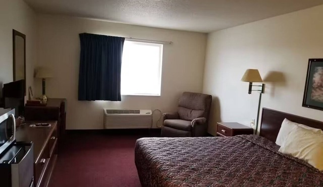 Central Dell Rapids Stay | Free Breakfast | Parks & Local Attractions Nearby