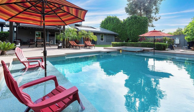 Central Desert Getaway, Heated Pool + Hot Tub, Resort Vibes: Near golf & hiking!