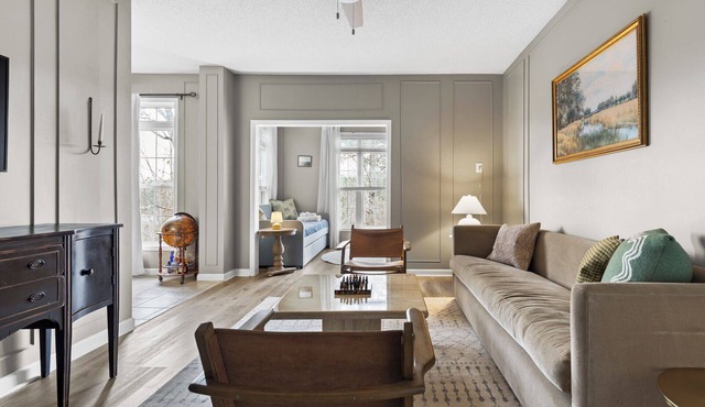 Central Dogwood King Suite w/Office