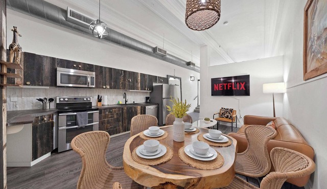 Central Downtown Apt Sleeps 8 & Enjoy Gaslamp!