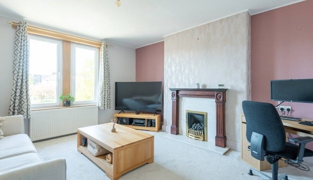 Central Dundee 1-Bed Parking 3+ Nights