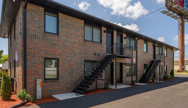 Central Duo Suites - Big Groups/Parking/Queen Beds