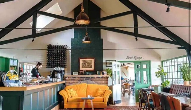 Central Ellesmere -sleeps2 - Parking - Petfriendly