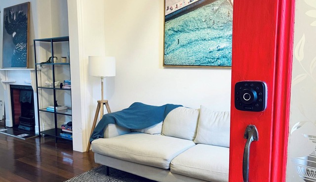 Central Erko w/parking. 5 mins walk to shops, dining & trains.