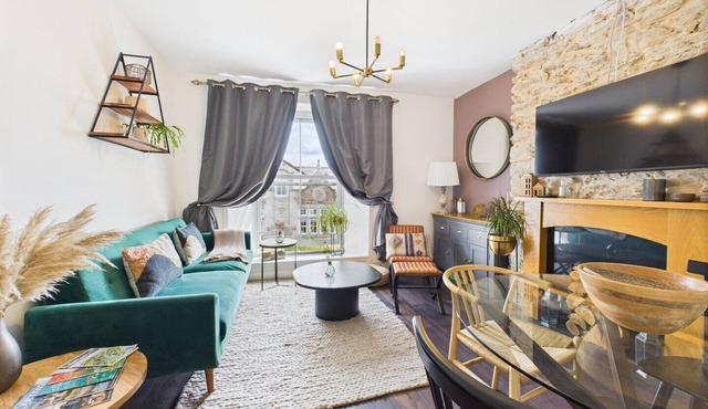 Central Falmouth Flat with Free Parking