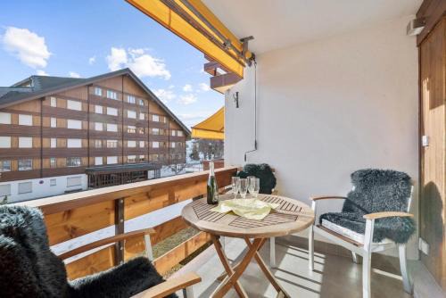 Central flat in Villars sur Ollon, Amethyste, for 4, with two double beds, balcony and 75m to ski-train