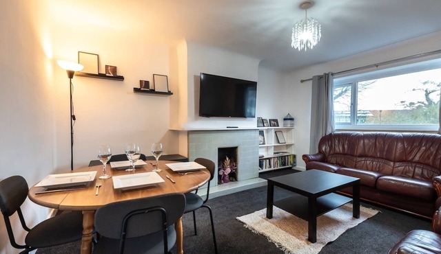 Central Flat, Off-Road Parking