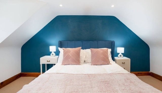 Central Flat | Stonehaven | 2 King Beds | Fast WiFi | Workspace