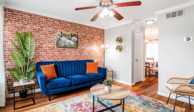 Central Frisco Townhouse | Walk to Cafes & Bars
