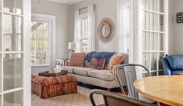 Central Gainesville Home near NGHS & Square