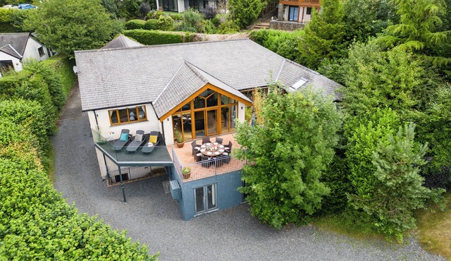 Central Bowness - Hot Tub, Cinema Room and Lake Views