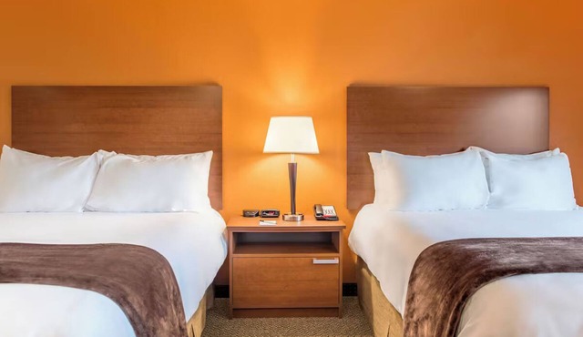 Central Grand Forks Getaway – 2 Queen Bed Suite Steps from Shopping, & Dining